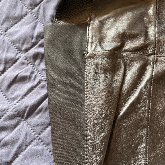 Above knee, black, vegan, Chinese laundry, flat boot, fits a thicker calf - Picture 4 of 5